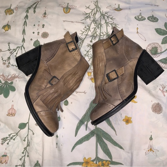 Free People Kiltie Tan Circle Back Heel Booties 7.5 - Picture 11 of 12